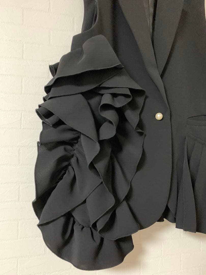 美品　PICCIN ピッチン　アシメントリー　フリルジレ　ブラック　M