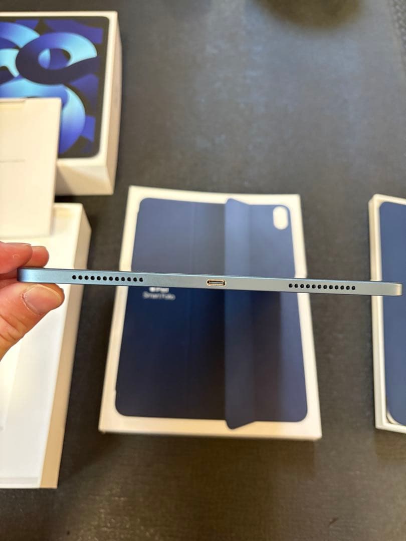 値下げました　iPad Air 5 Wi-Fi 64GB ブルー 純正カバー付き