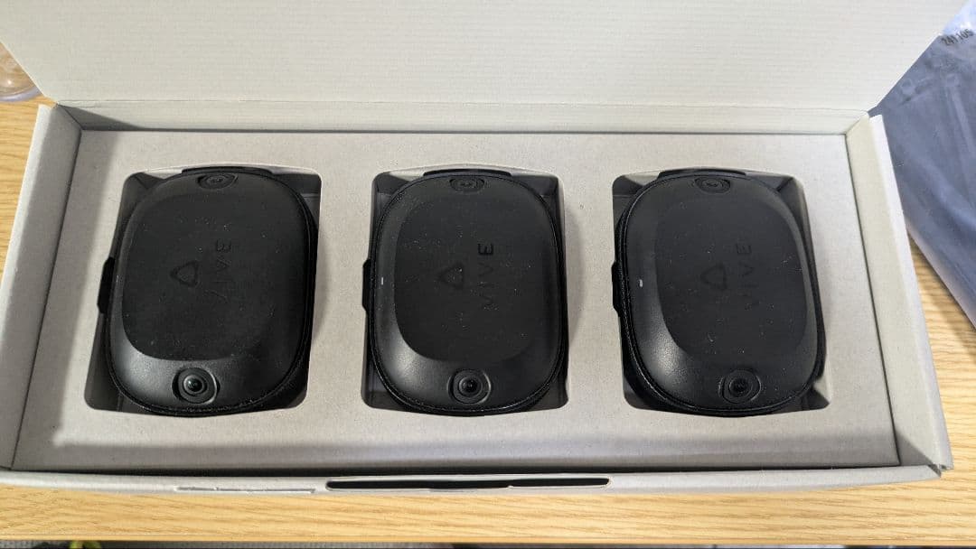 VIVE Ultimate Tracker 3+1 Kit EOZストラップ付き