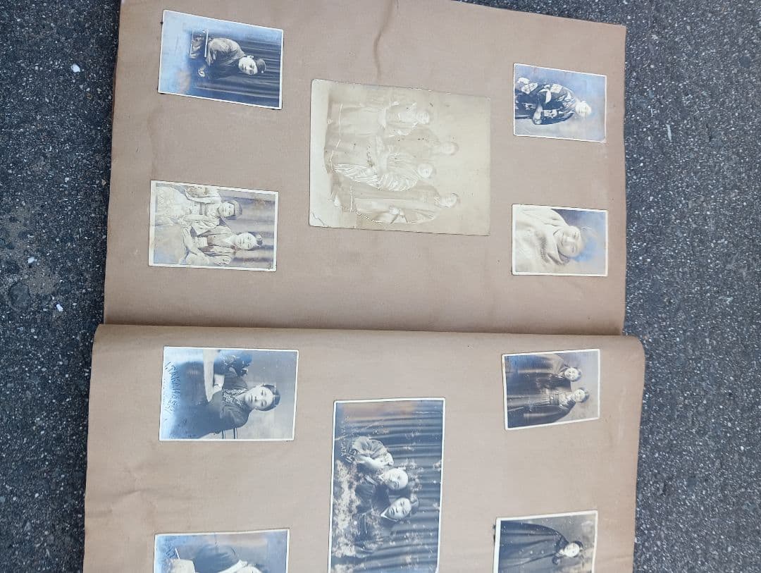 満州の古い写真８１枚、新聞の切抜２８枚が、貼り付け、建築　死体、自動車、戦闘機