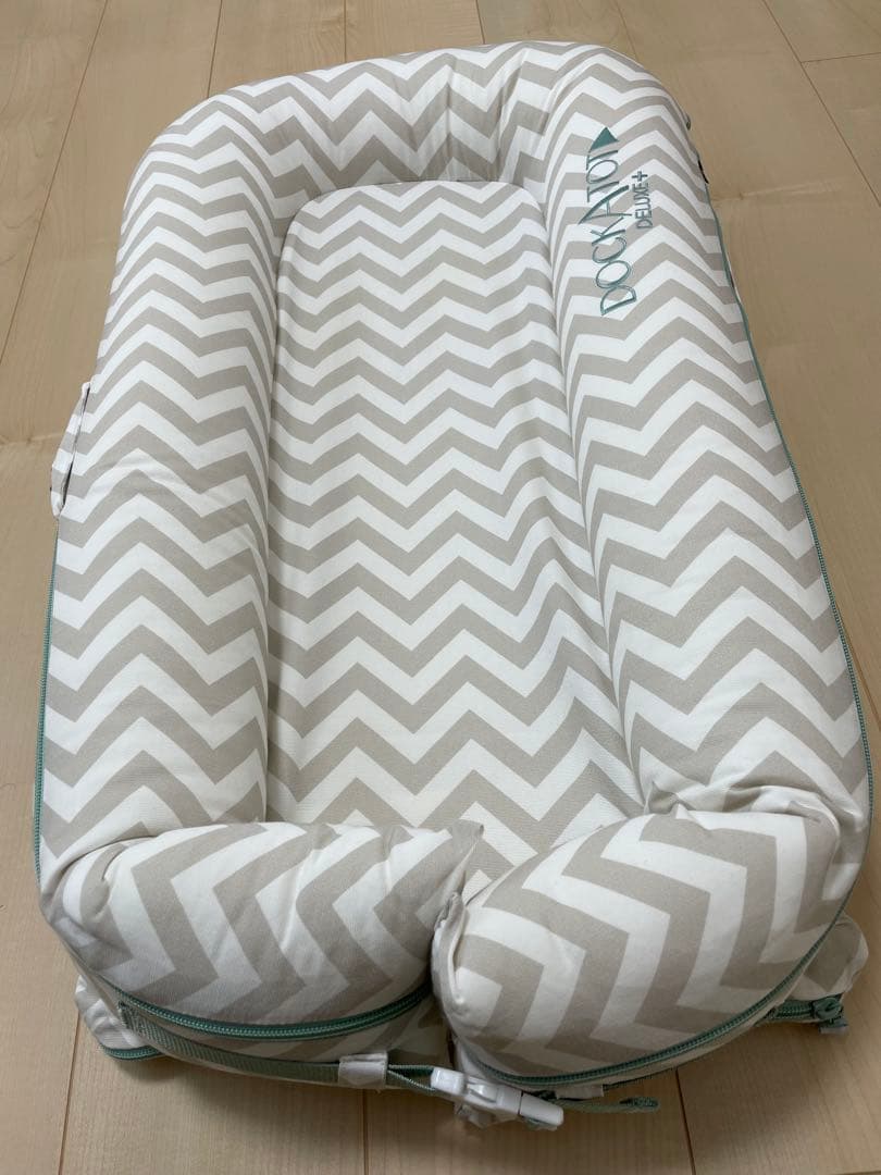 【美品】DockATot Deluxe+ ベビー布団セット(収納ケース付き)
