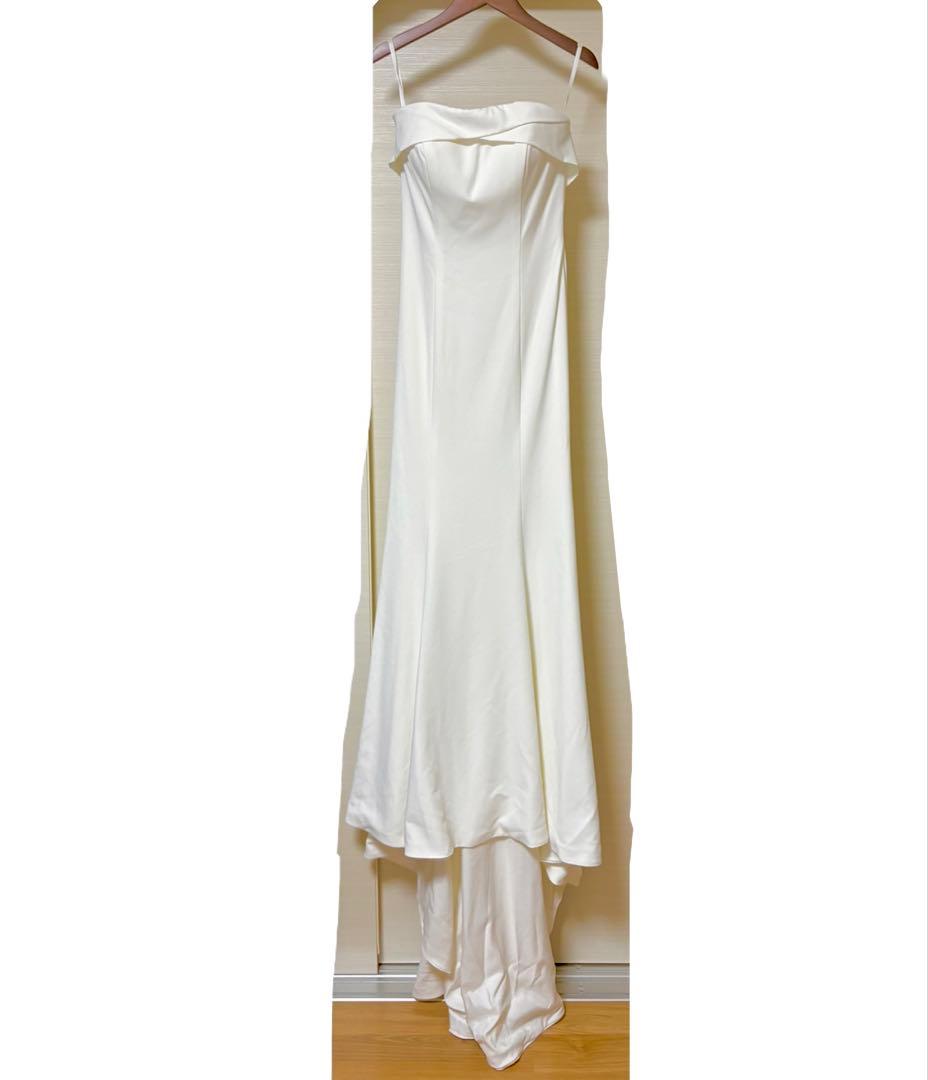 ホワイトワンショルダーウェディングドレス