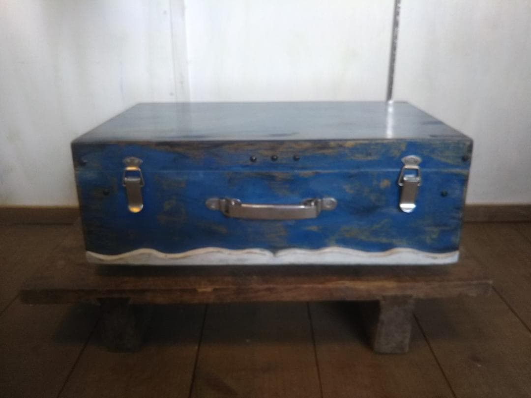 トランク形収納インテリア　小物収納　木製　アンティーク風　シャビー　ダメージ加工