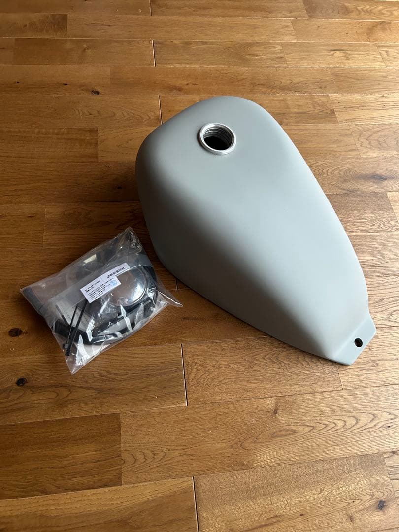 ドラックスター400用　スポーツスタータンク　ガレージT&F製