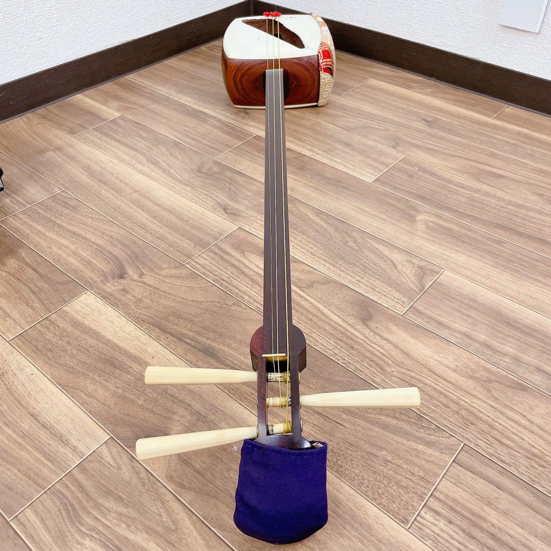 三味線 細棹 金細 K18 二本溝 虎トチ紅木 子持ち綾杉胴 天然素材糸巻き