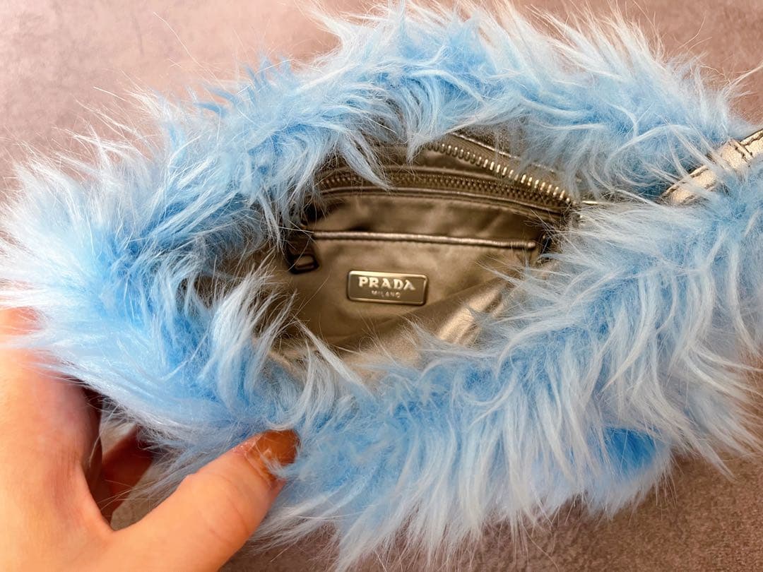 新品未使用 PRADA プラダ ライトブルー エコファー バッグ ポーチ