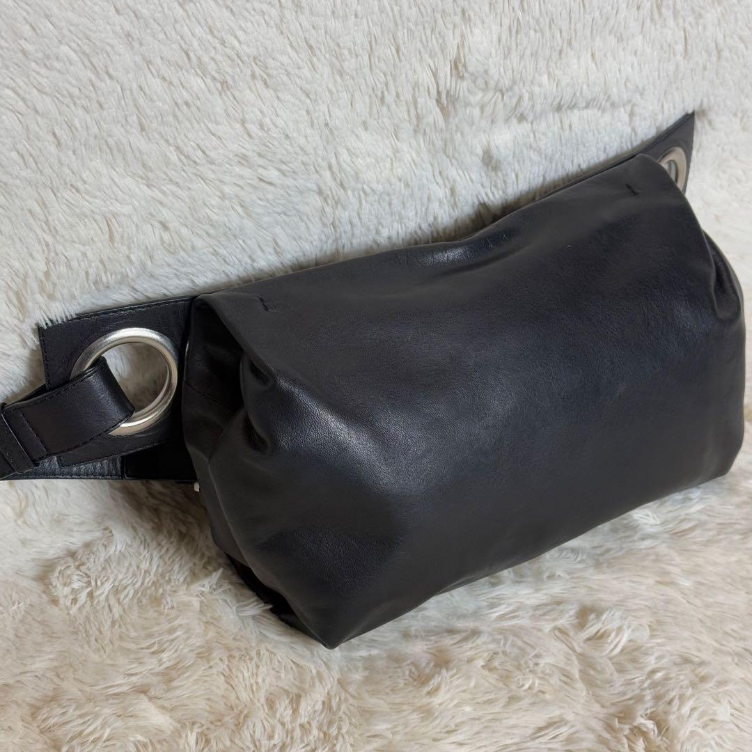 美品　kawa-kawa カワカワ　レザー　ボディバッグ　斜めがけ　肩掛け　金具