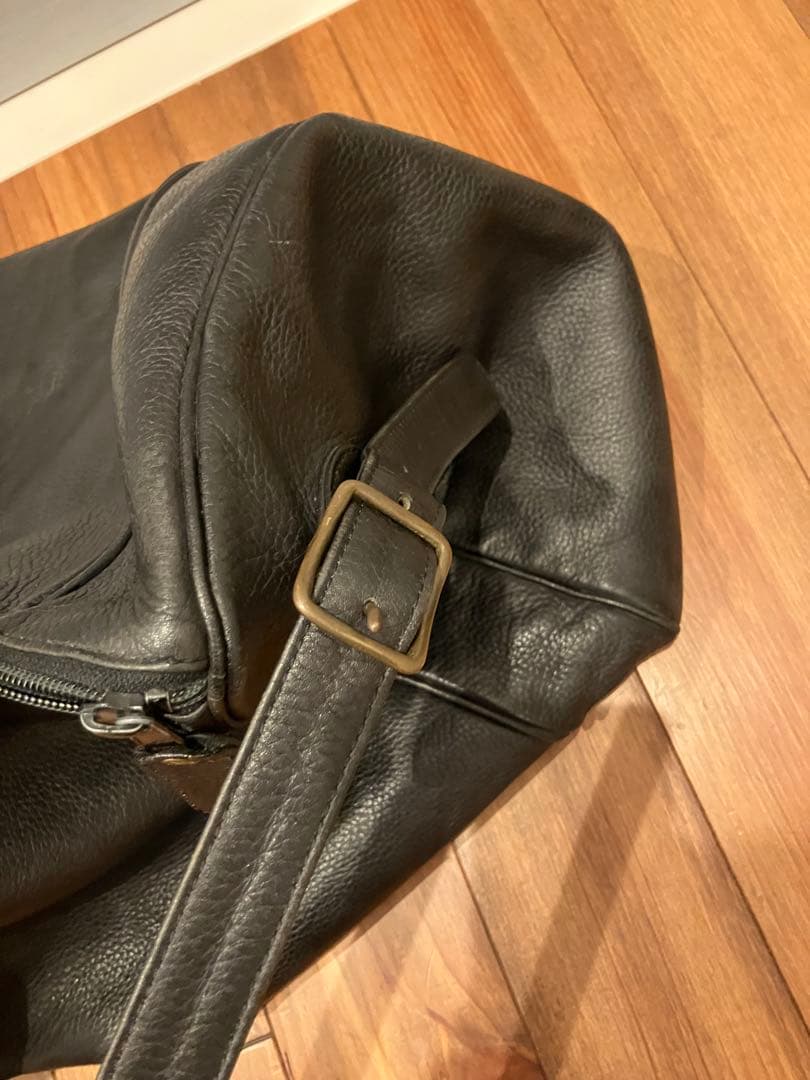 ブラックレザーボストンバッグ