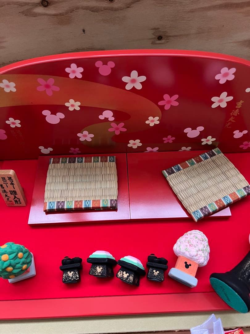 ミッキーミニー雛人形　吉徳大光　陶器製　ガラスケース付き