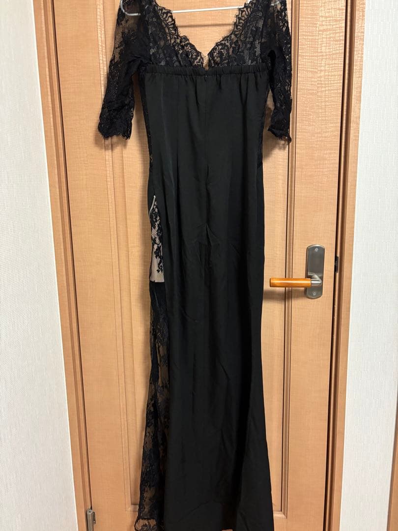 レース付きブラックロングドレス