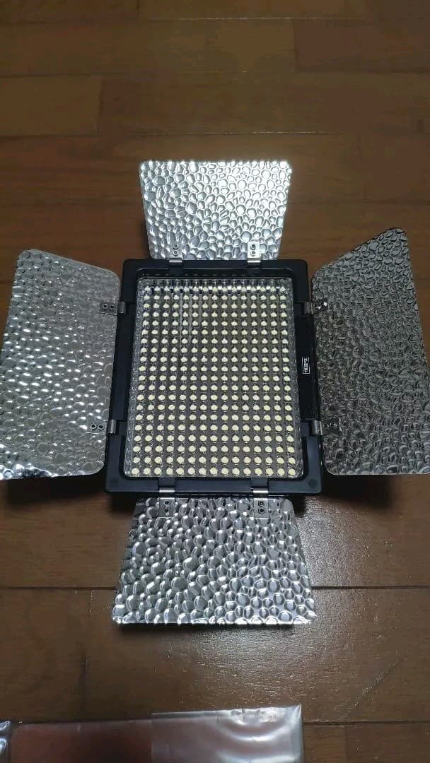 撮影用ライト。LPL L26898 LEDライト VL-7200CX