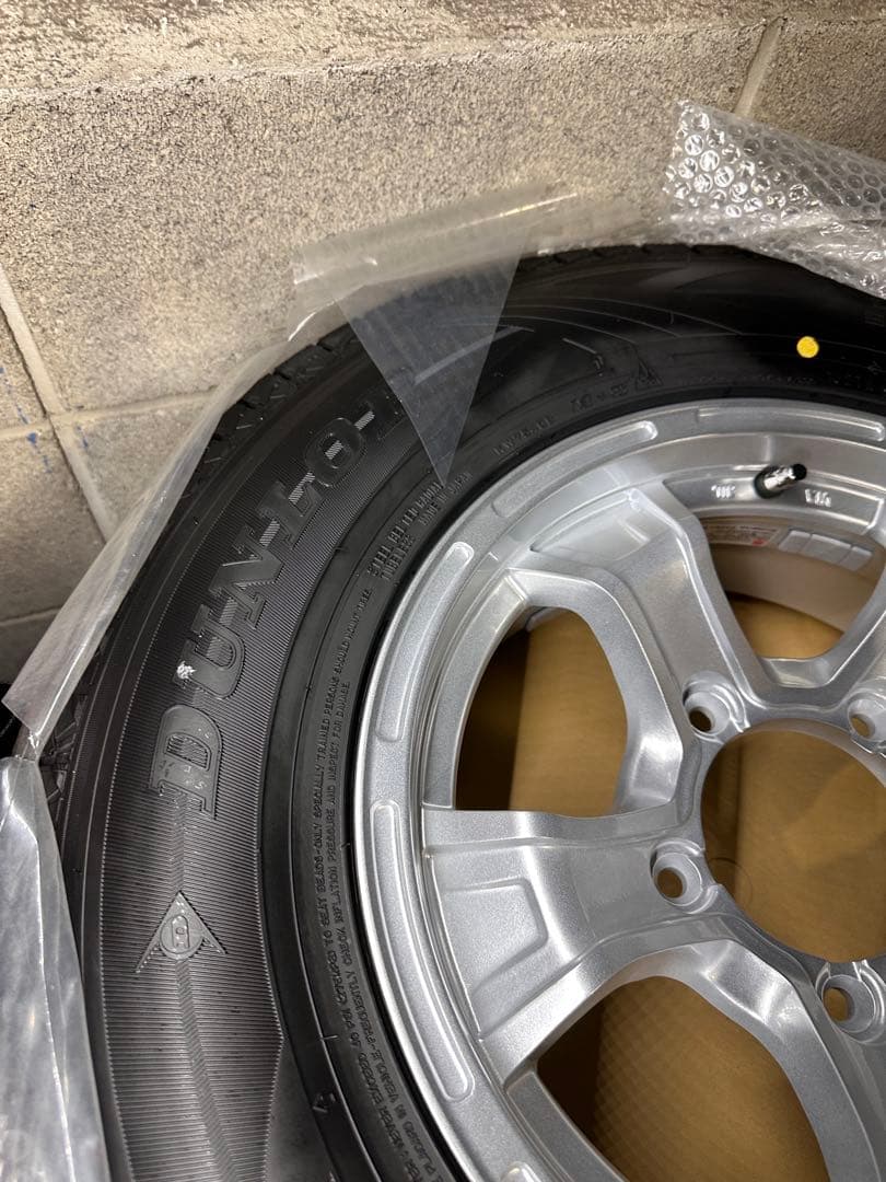 ジムニーシエラ用　新品スタッドレスとアルミセット　送料込み