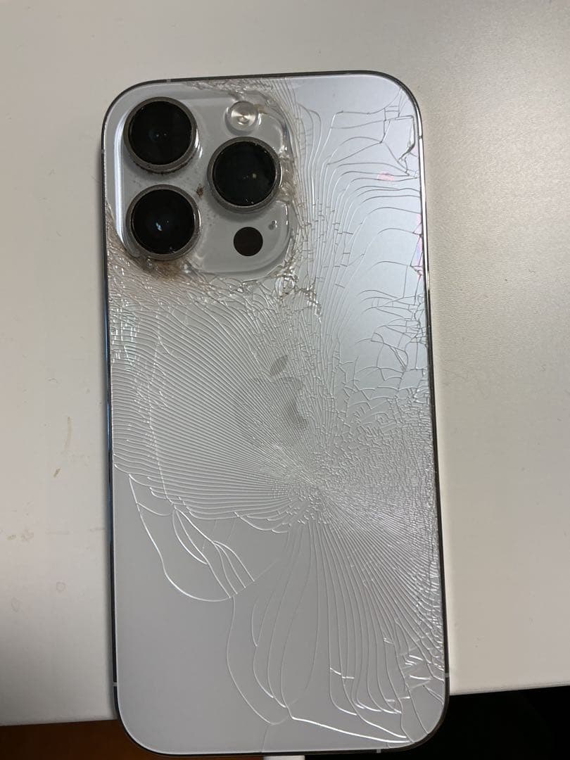 iPhone 14Pro シルバー 背面ひび割れ