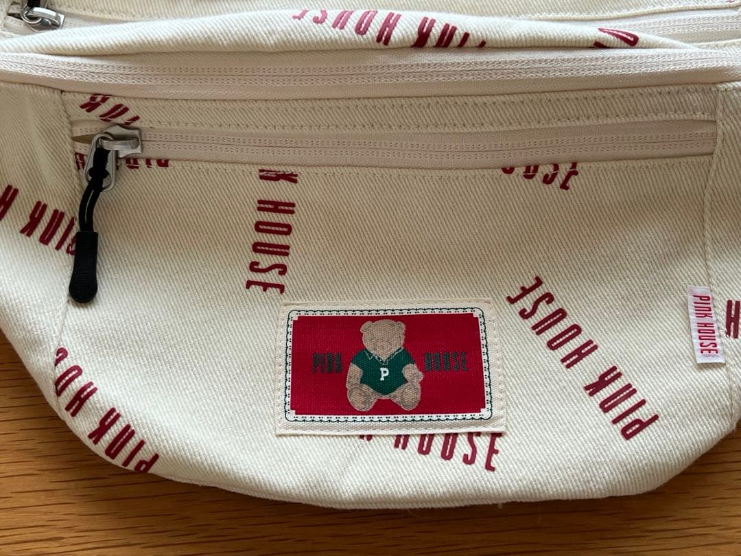 娜菩魅　4月11日　ボディバッグ　ウエストポーチ　ショルダーワッペン生成り