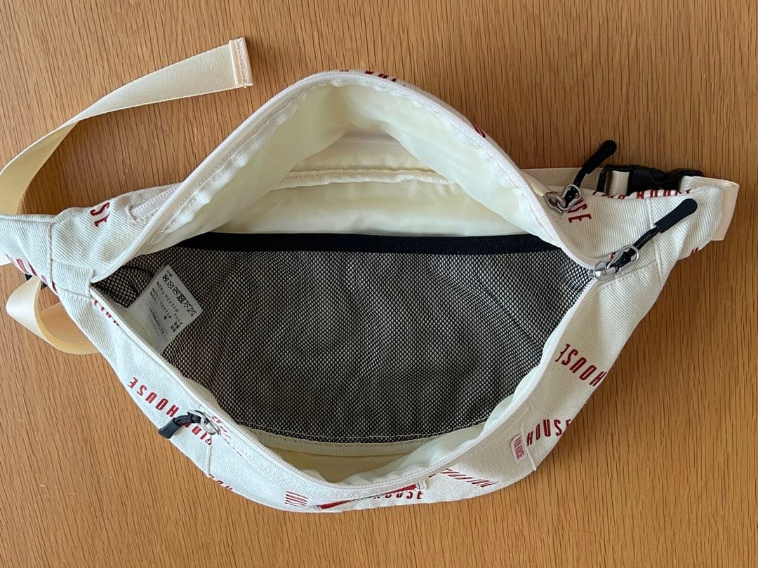 娜菩魅　4月11日　ボディバッグ　ウエストポーチ　ショルダーワッペン生成り