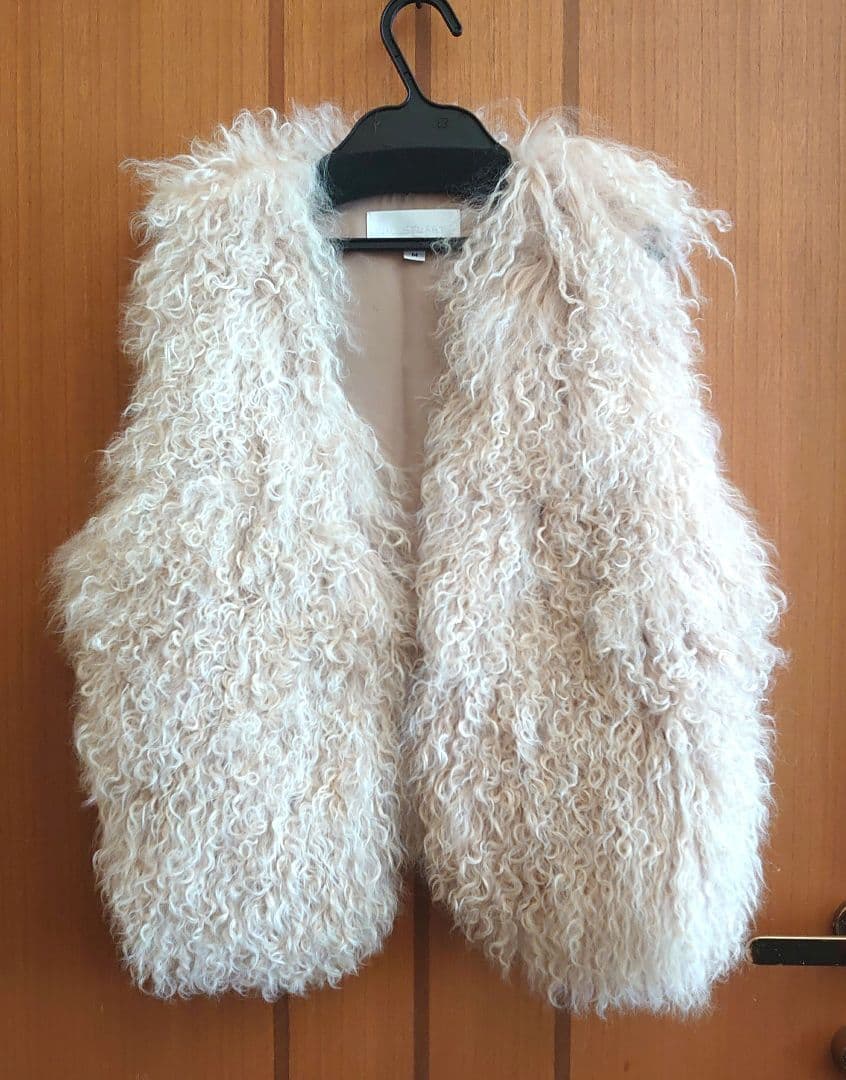 【ジルスチュアート】　軽くて暖かいシープ（羊の毛）のベスト