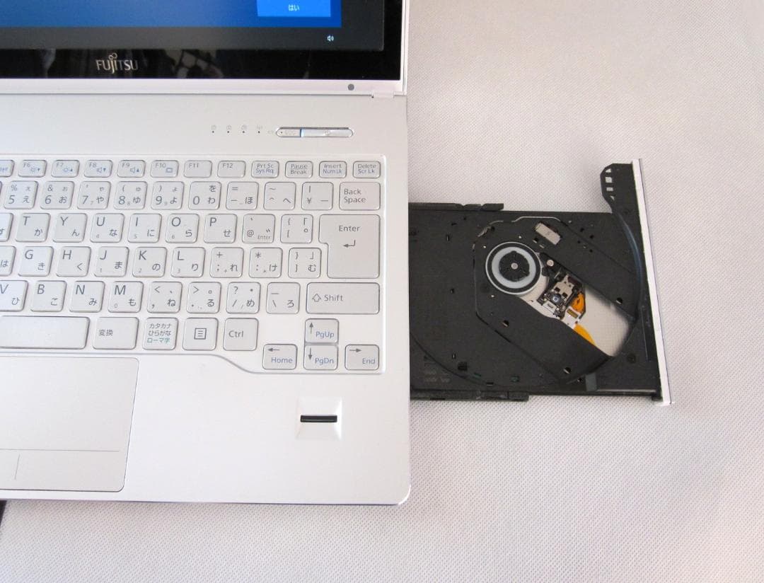 富士通ノートPC LifeBoook SH90/P ホワイト