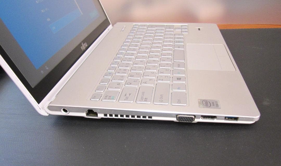 富士通ノートPC LifeBoook SH90/P ホワイト