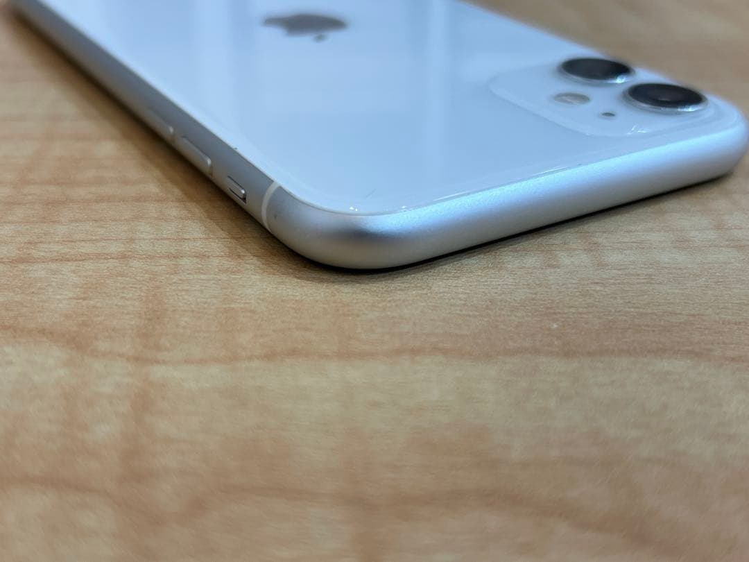 ☆ケース＆フィルム付き☆ iPhone 11 64GB ホワイト