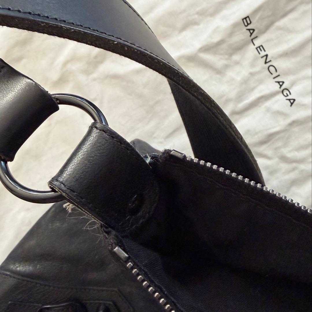 BALENCIAGA THE MENS DAY レザー ショルダーバッグ