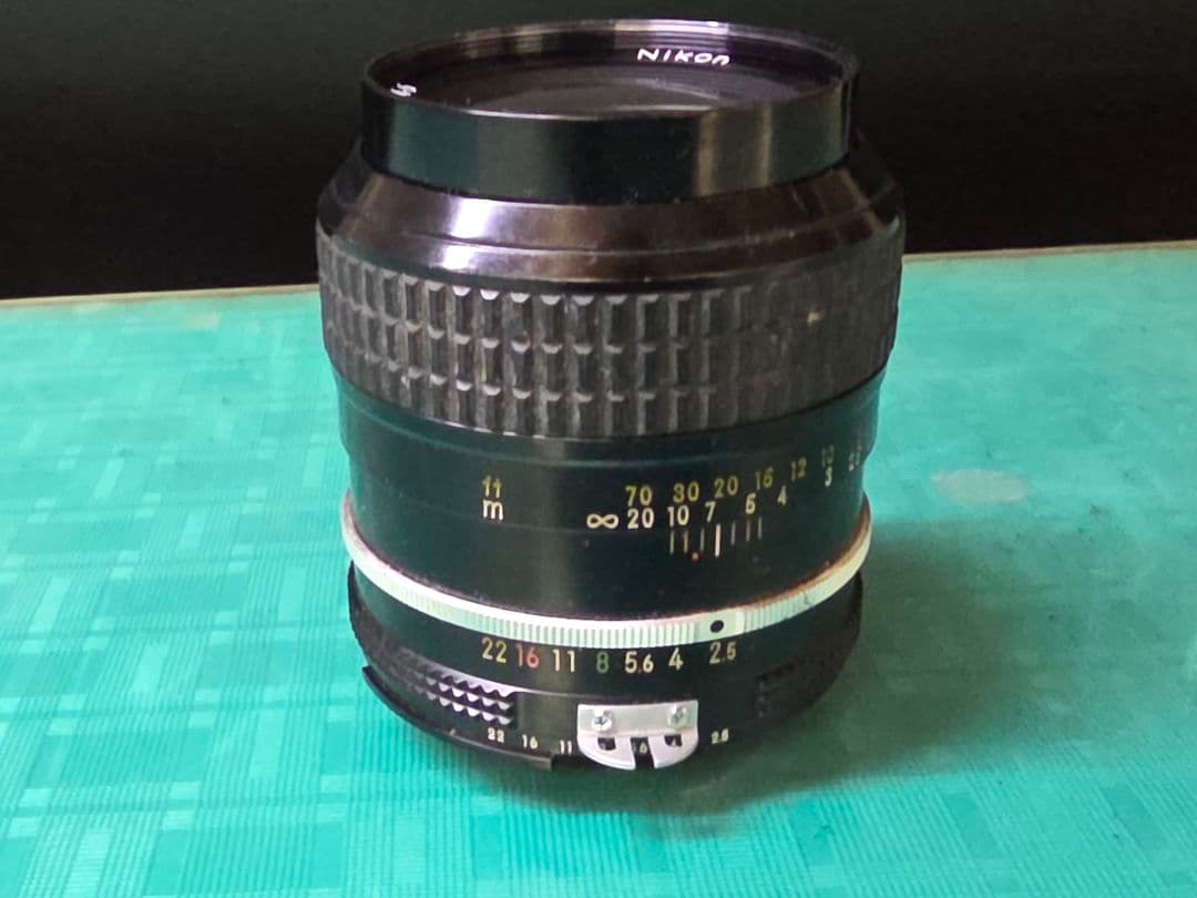 ニコン Ai Nikkor 105mm F2.5 単焦点 オールドレンズ