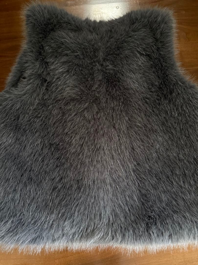 新品未使用タグ付き　ヒロコビス　シャギーフェイクファージレ　ダークグレー