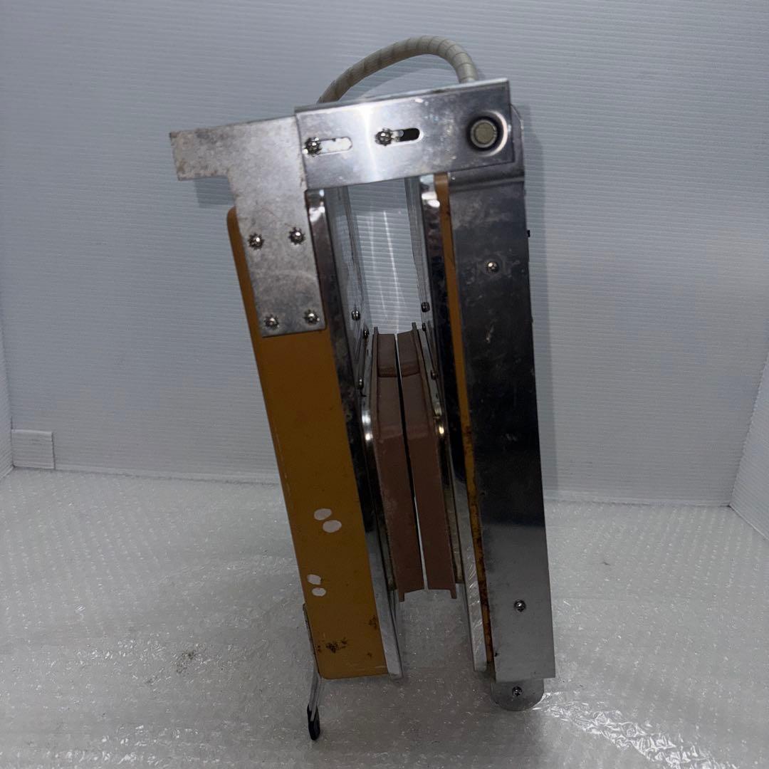 ワールドキッチンの業務用ワッフルメーカー「スナックベーカー KB2」