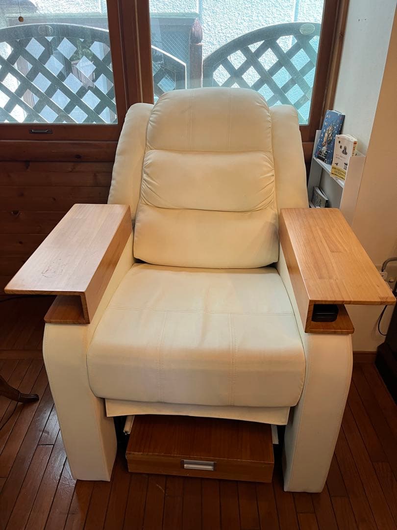 ネイル　施術　ハンド　フット　ソファ　リクライニング　収納可能　フットレスト付