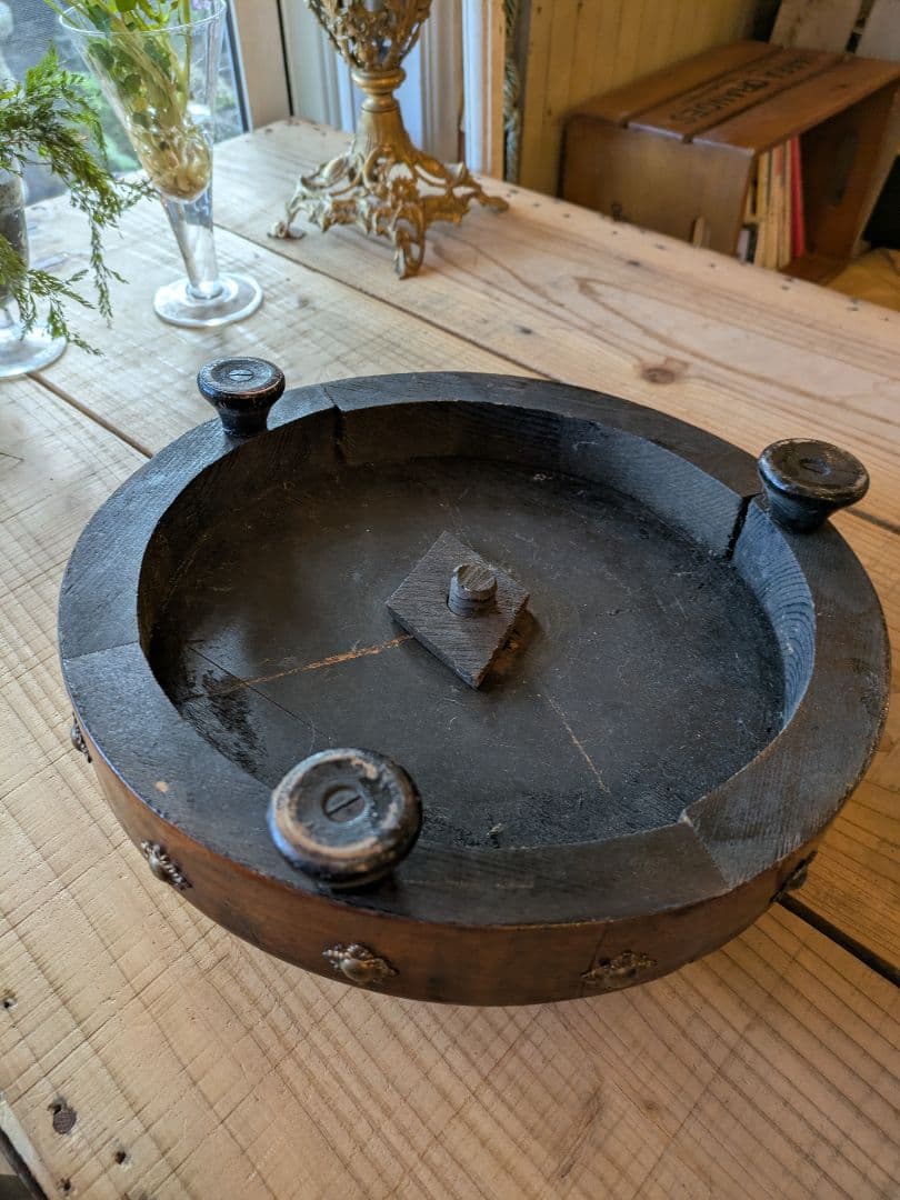 ビーズ刺繍フットレスト