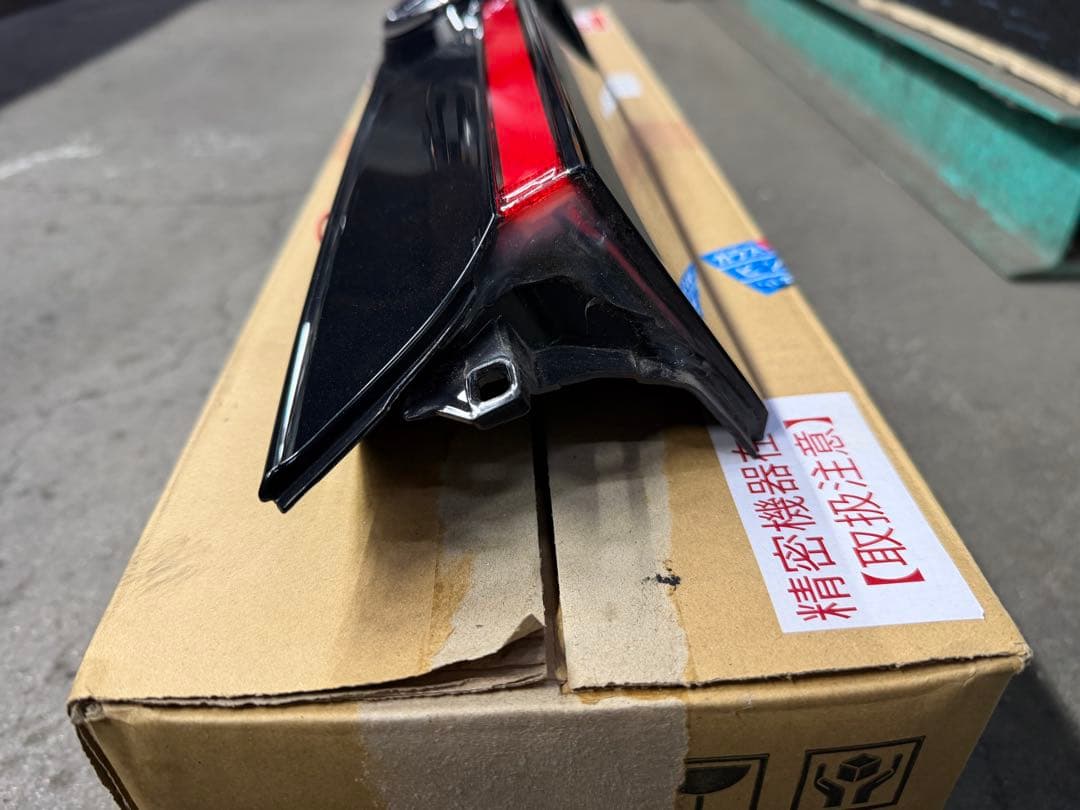 ヤリスクロス　 リアガーニッシュ　一文字テール加工