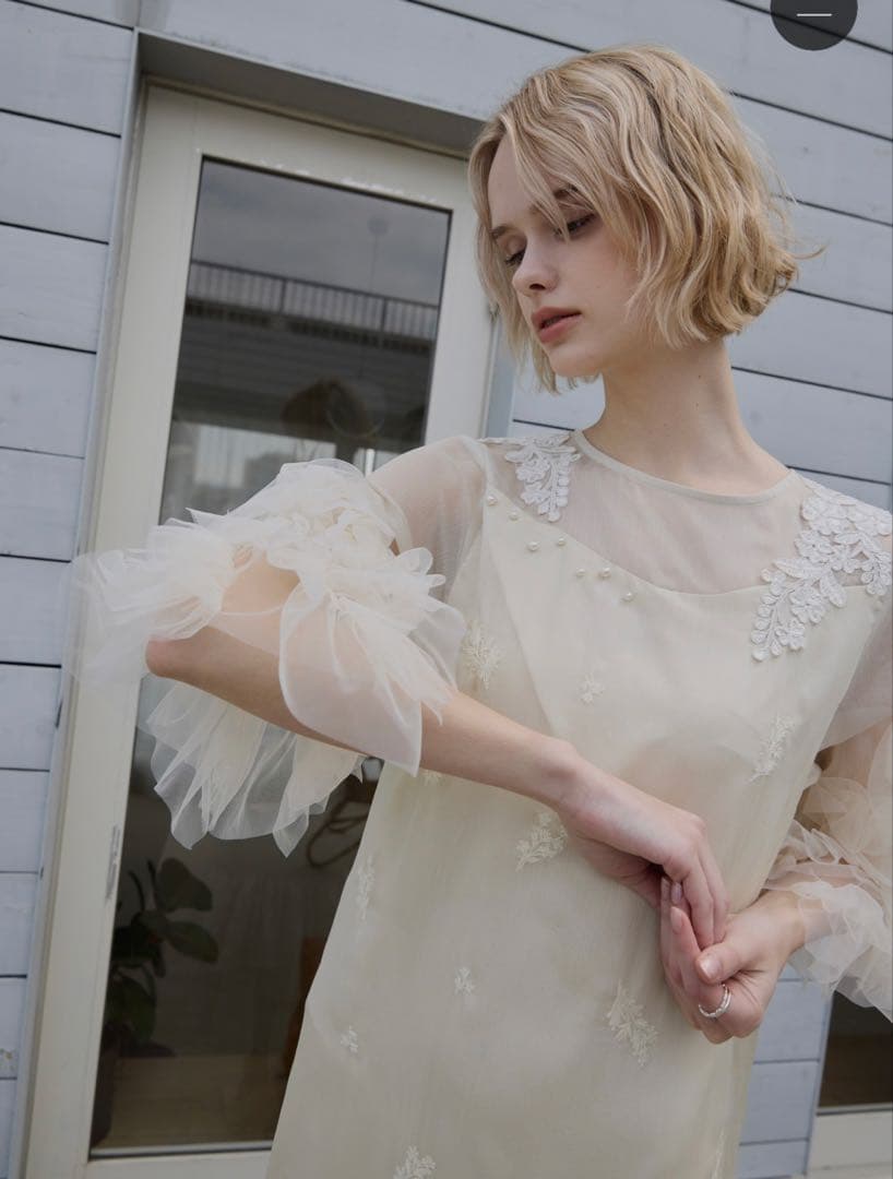 アイボリー フリル付きロングドレス