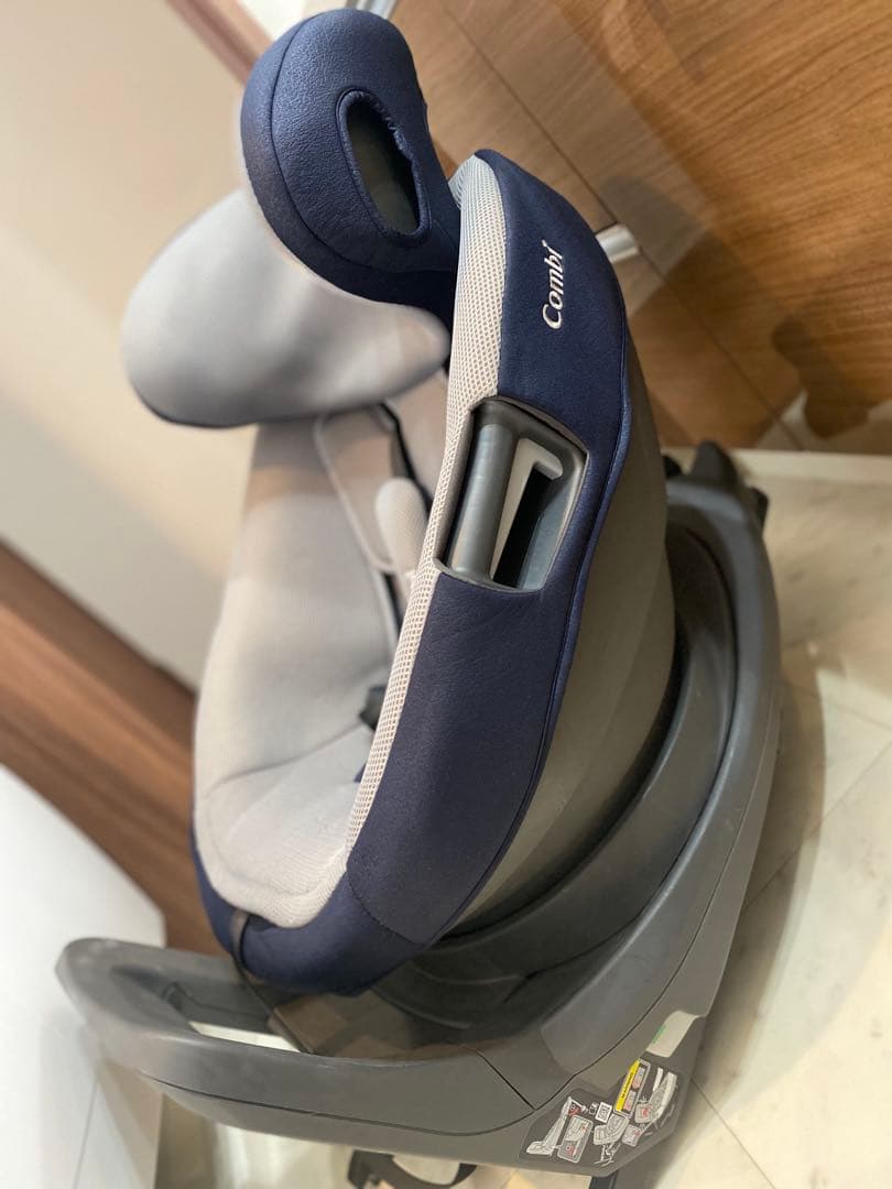 Combi 車用チャイルドシート リクライニング機能付き