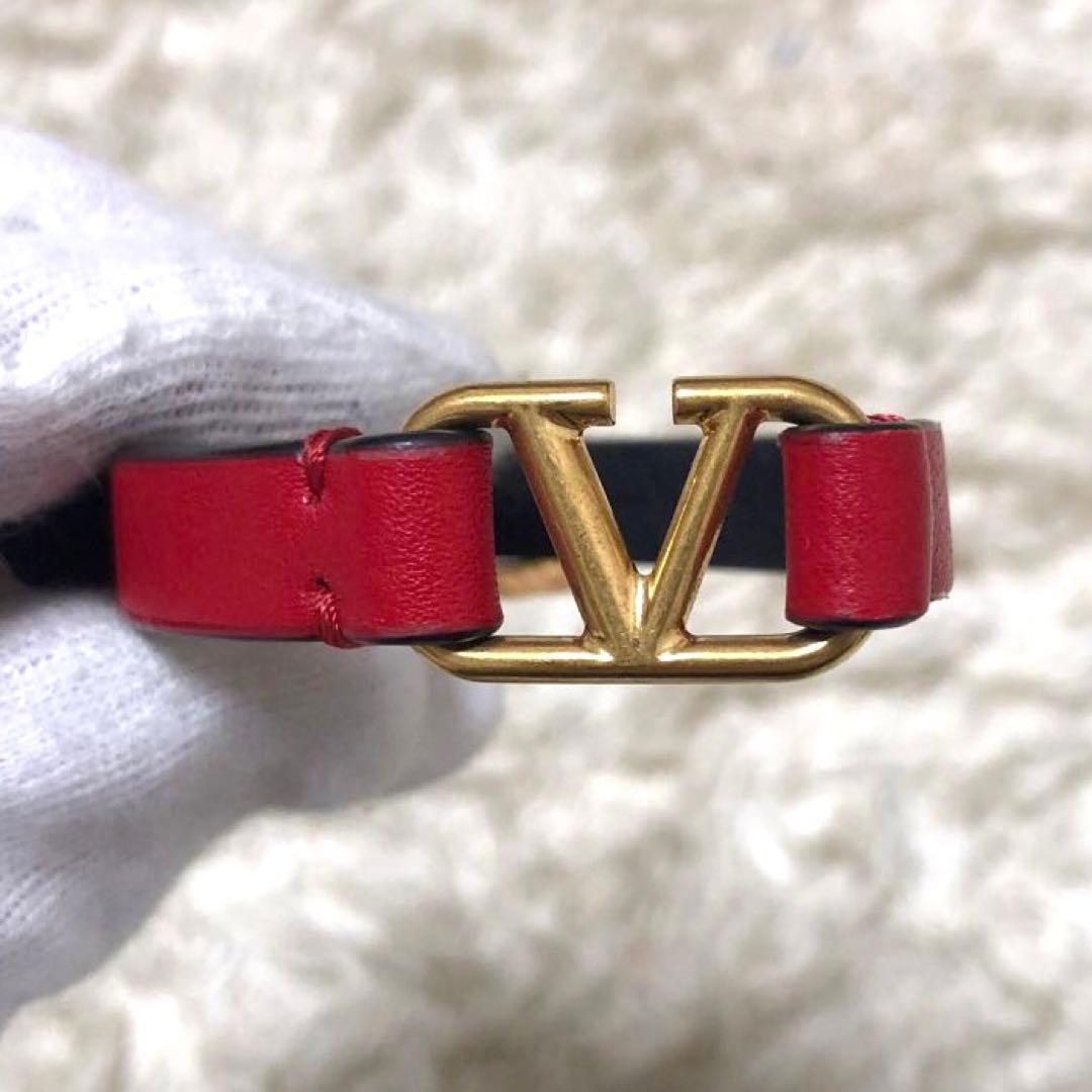 未使用級✨ヴァレンティノ　Vロゴ レザーバングル　ブレスレット レッド