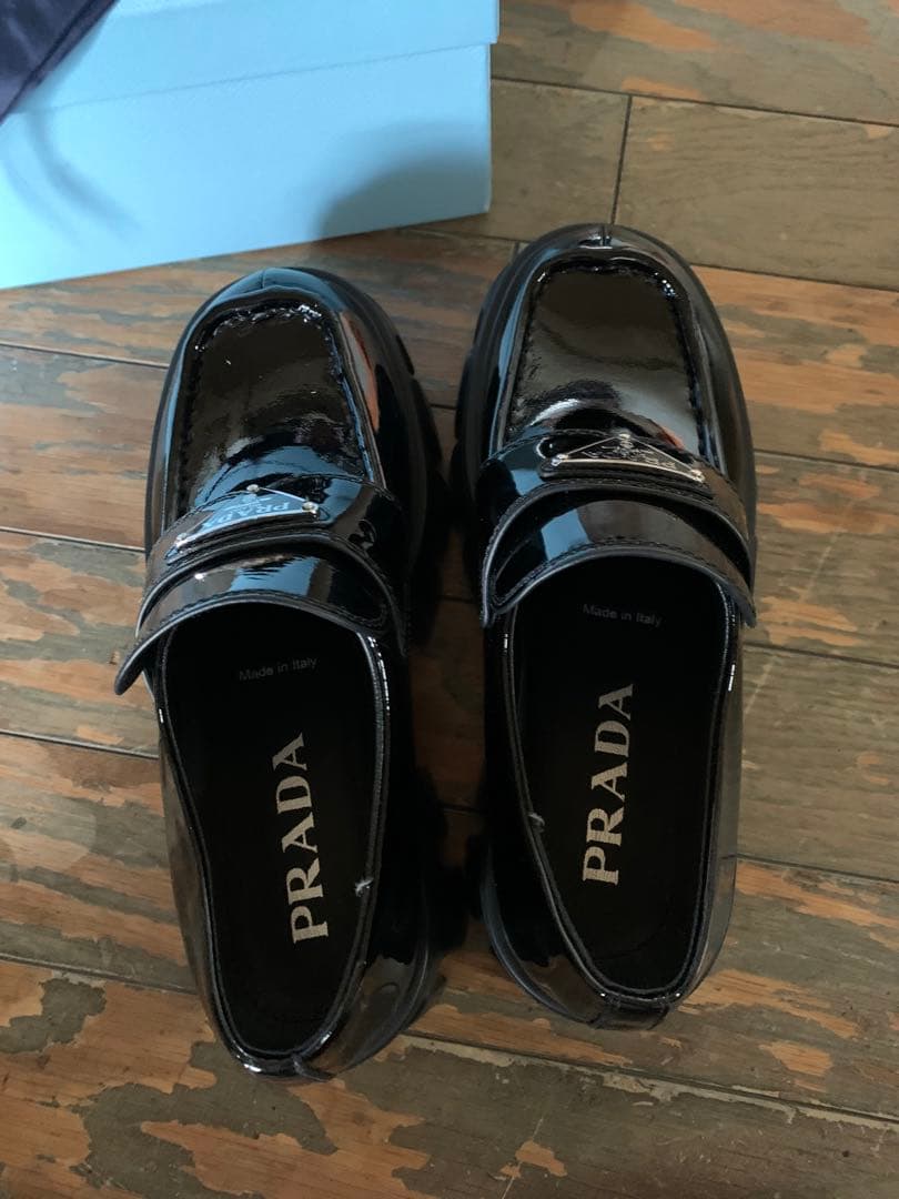 新品！プラダ　ブラッシュドレザー　パテントレザー　モノリス　ローファー　37