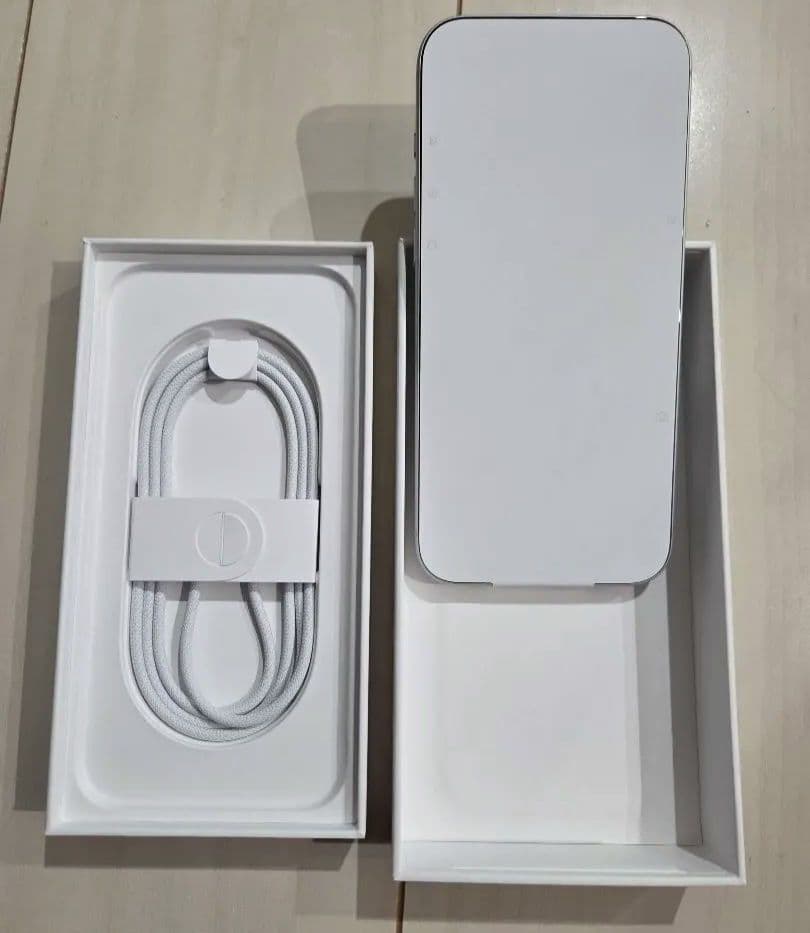 iPhone17ProMax 本体 1TB シルバー 国内版SIMフリー