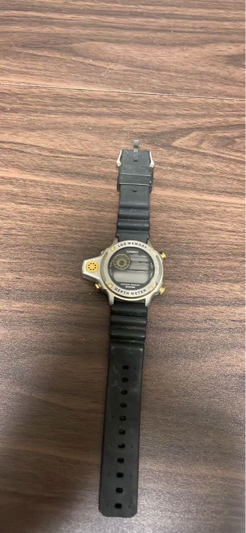 デジタル腕時計 ブラックラバー