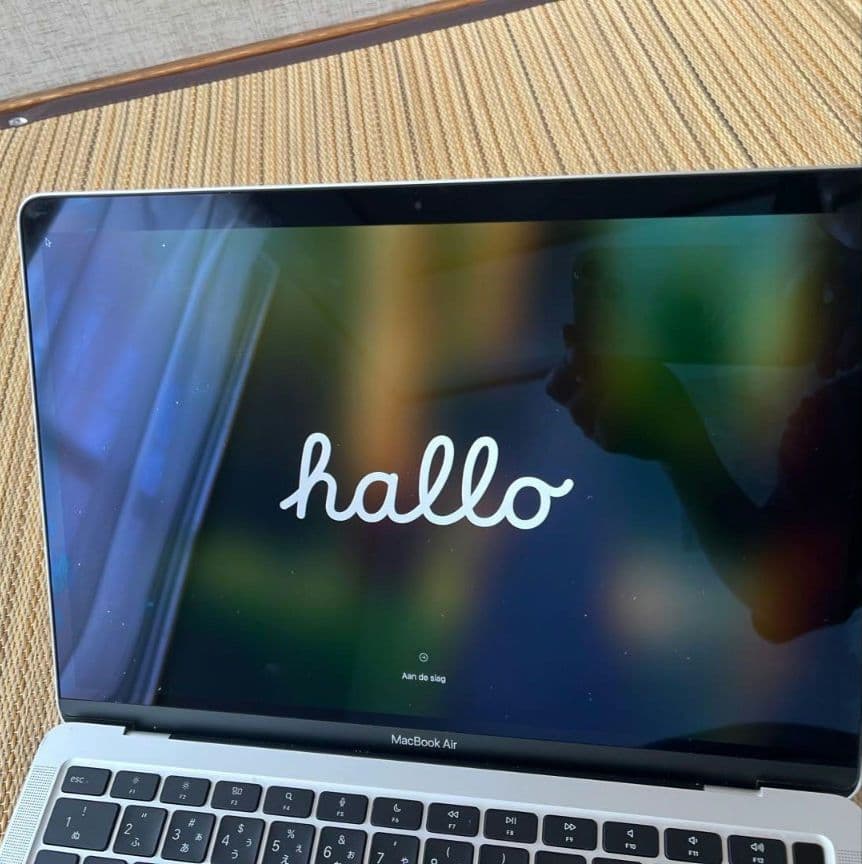 Apple M1チップ搭載13インチMacBook air シルバー 薄型