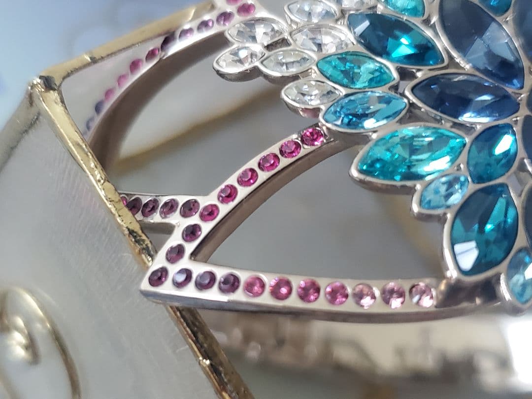 ◯スワロフスキー フラワーモチーフ カラーストーン バングル◯