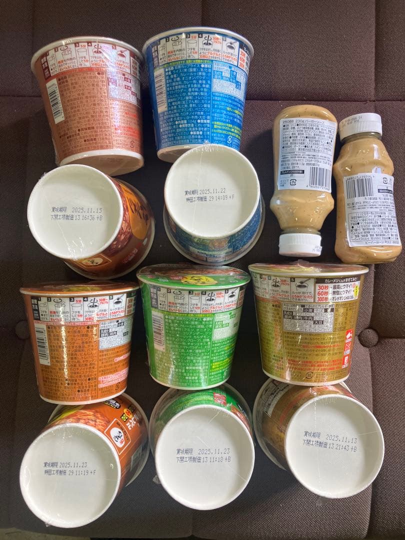 サッポロラーメン、カレーめし、冷麺、ペヤング焼きそば、お菓子などの販売です。