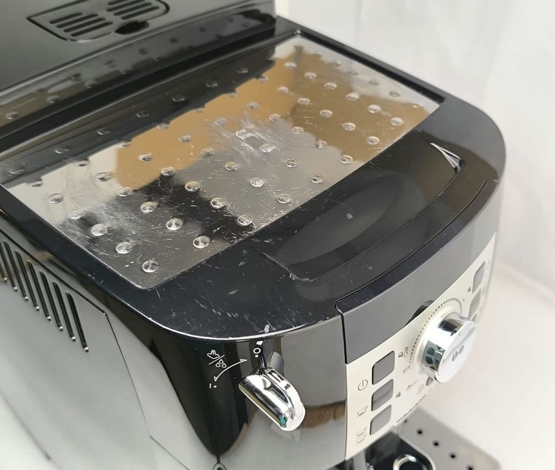 デロンギ　コンパクト全自動コーヒーマシンマグニフィカS ECAM22112B　2