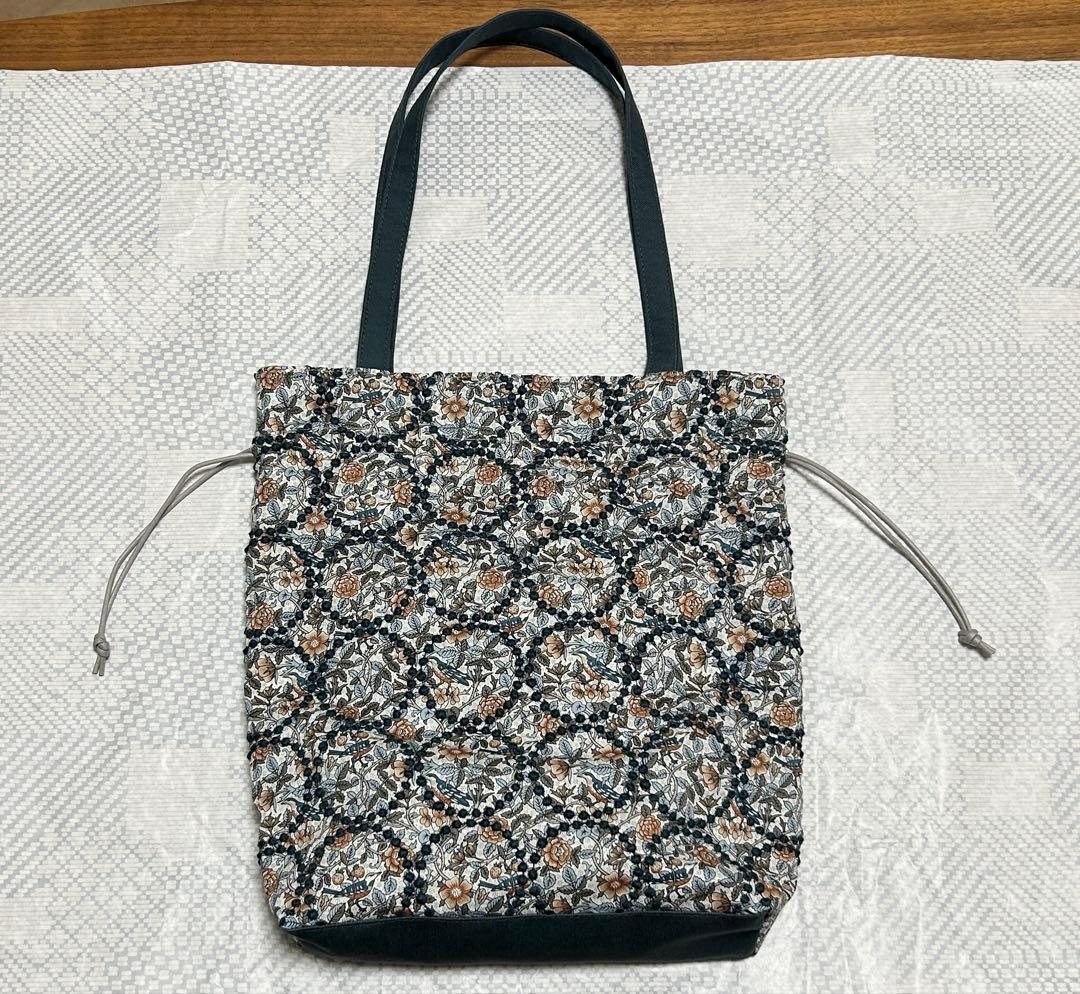 やっちゃん 様 strawberryThief