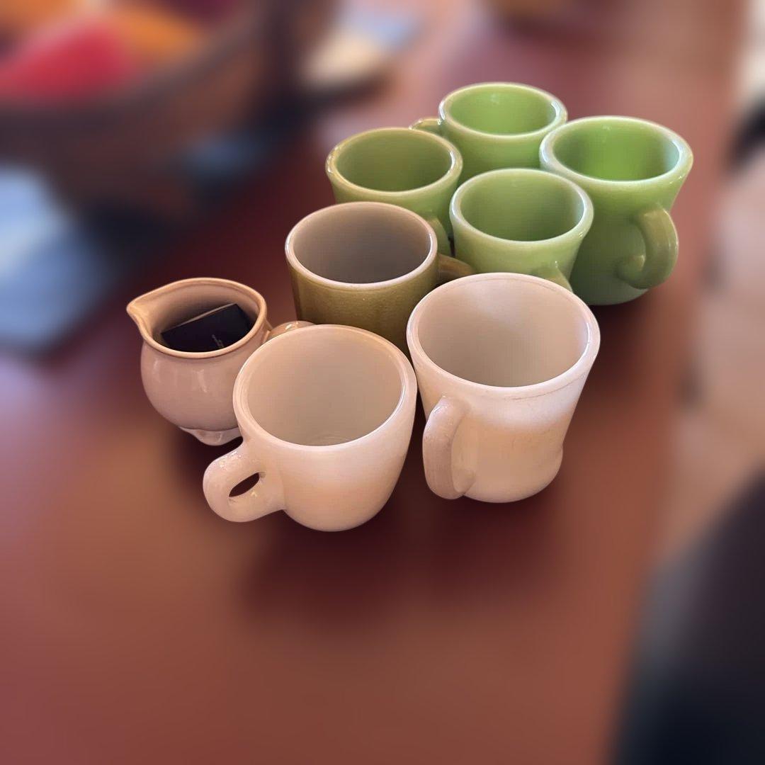 ファイヤーキングの代表的なカラー翡翠色（ジェダイ）ミルク￼ホワイトのマグカップ