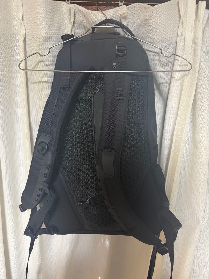 極美品　現行　arc'teryx arro22