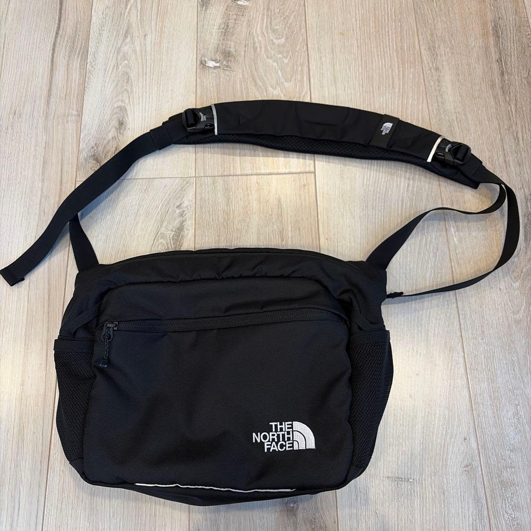 THE NORTH FACE ブラックメッセンジャーバッグ スリング 抱っこ紐