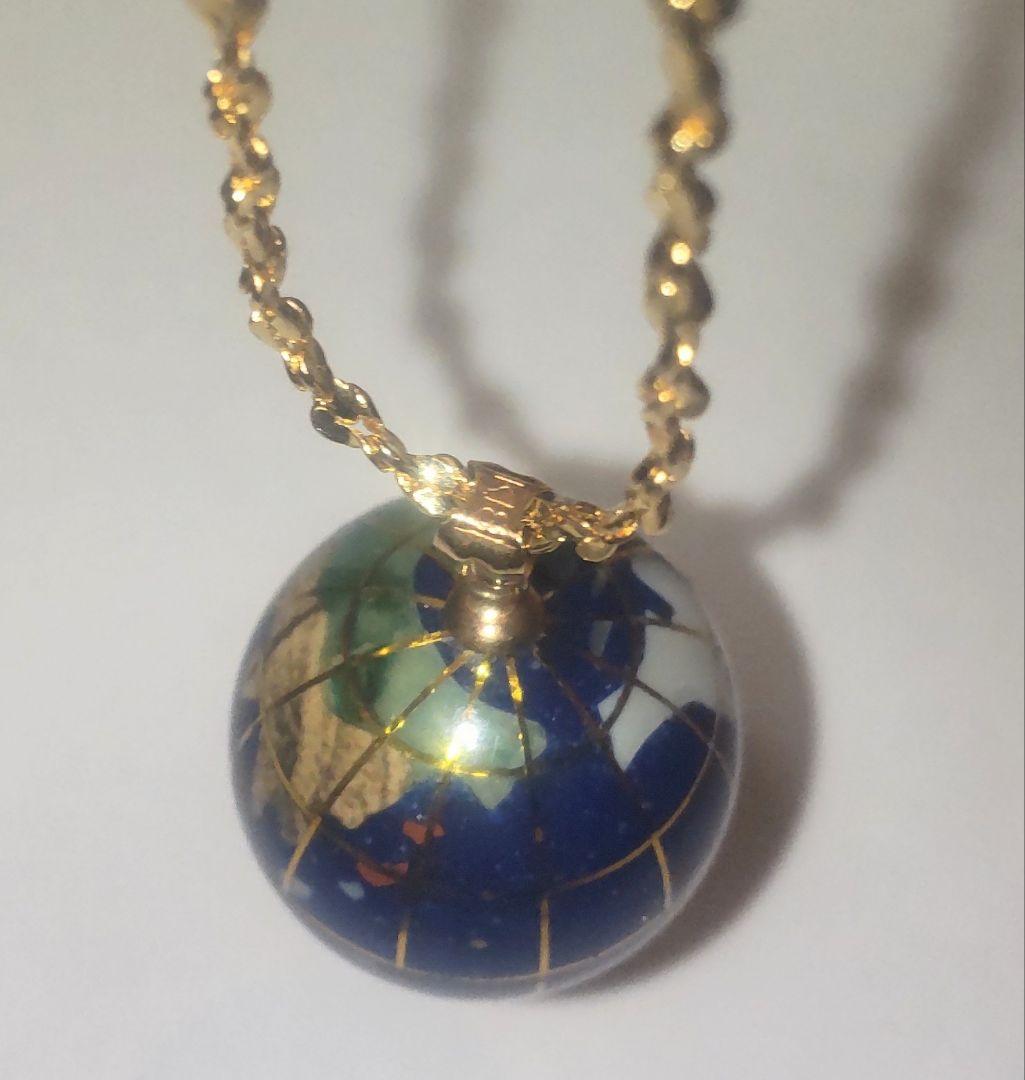 m*a様 大粒天然ラピスラズリ 地球モチーフペンダントバチカンK18刻印