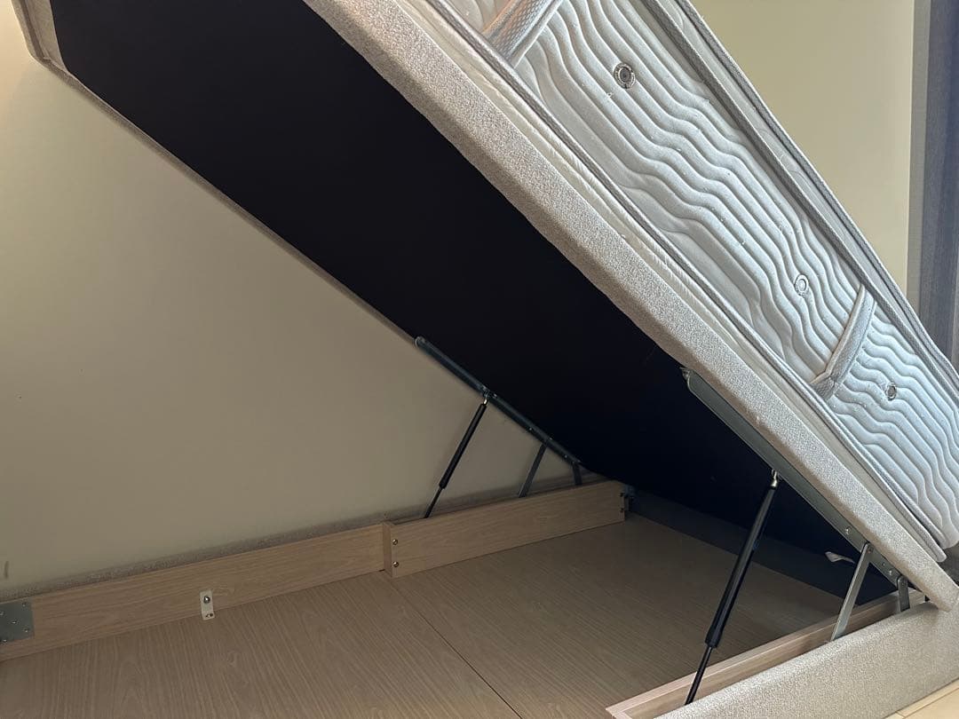 定価573500円　シモンズ　カスタムロイヤルニューフィットセミダブル&フレーム