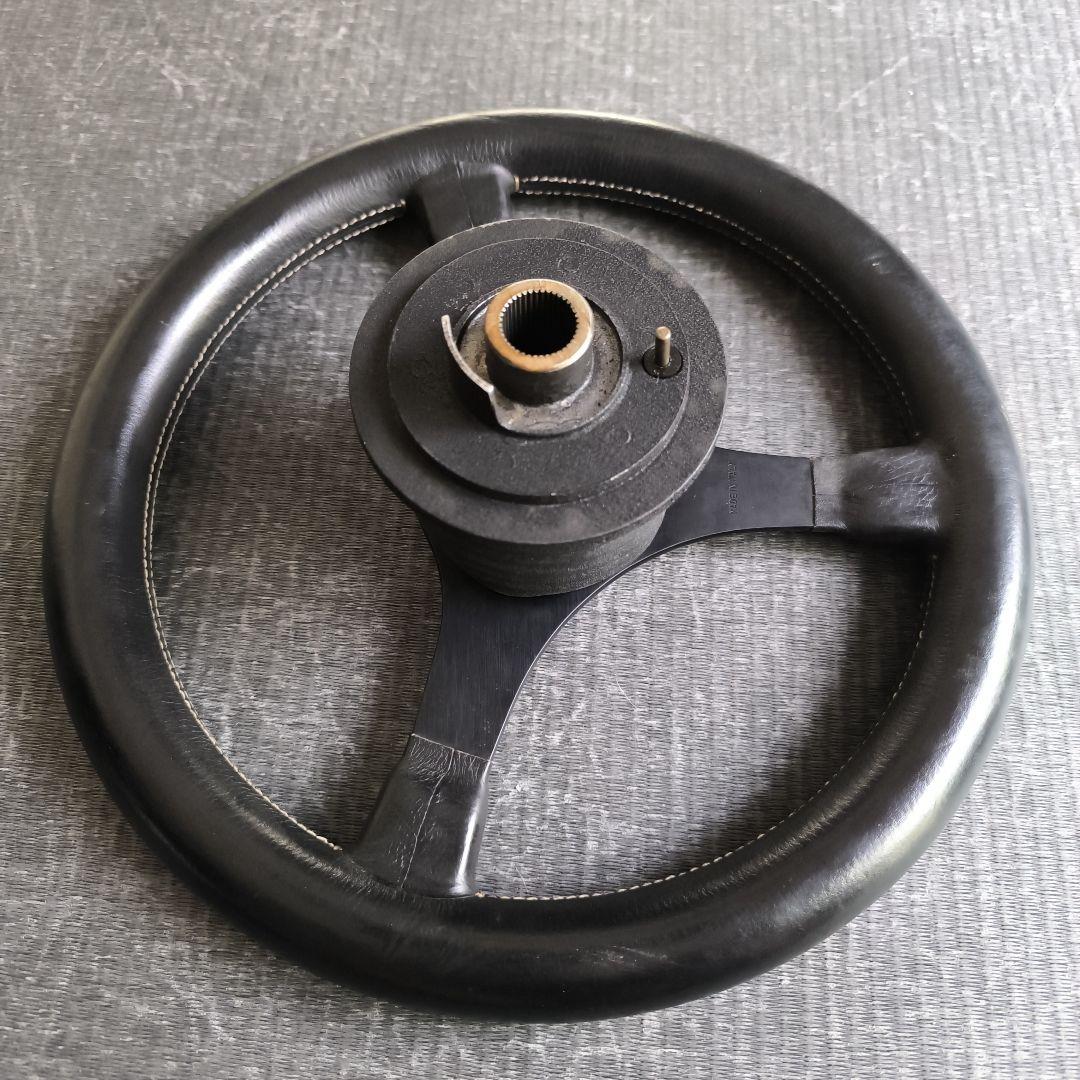 レア品　ポルシェ911ナロー　MOMO　ポルシェ ステアリングホイール レザー製