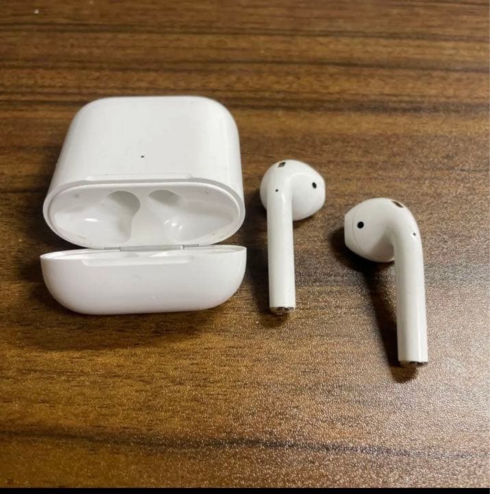 Apple Storeで購入しました。  長期間使用してたので汚れは多少あります