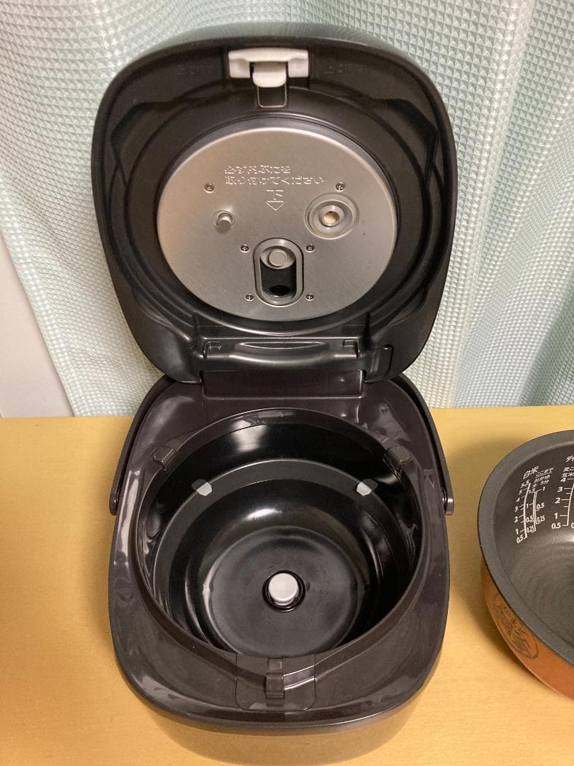 ★★TOSHIBA RC-10VRP 炊飯器 IH 5.5合 2020年製