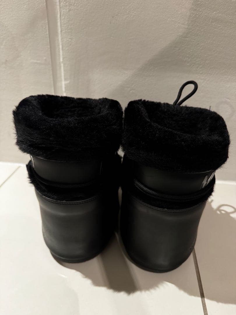 靴 MOON BOOT ICON LOW BLACK FAUX-FUR BOOTS